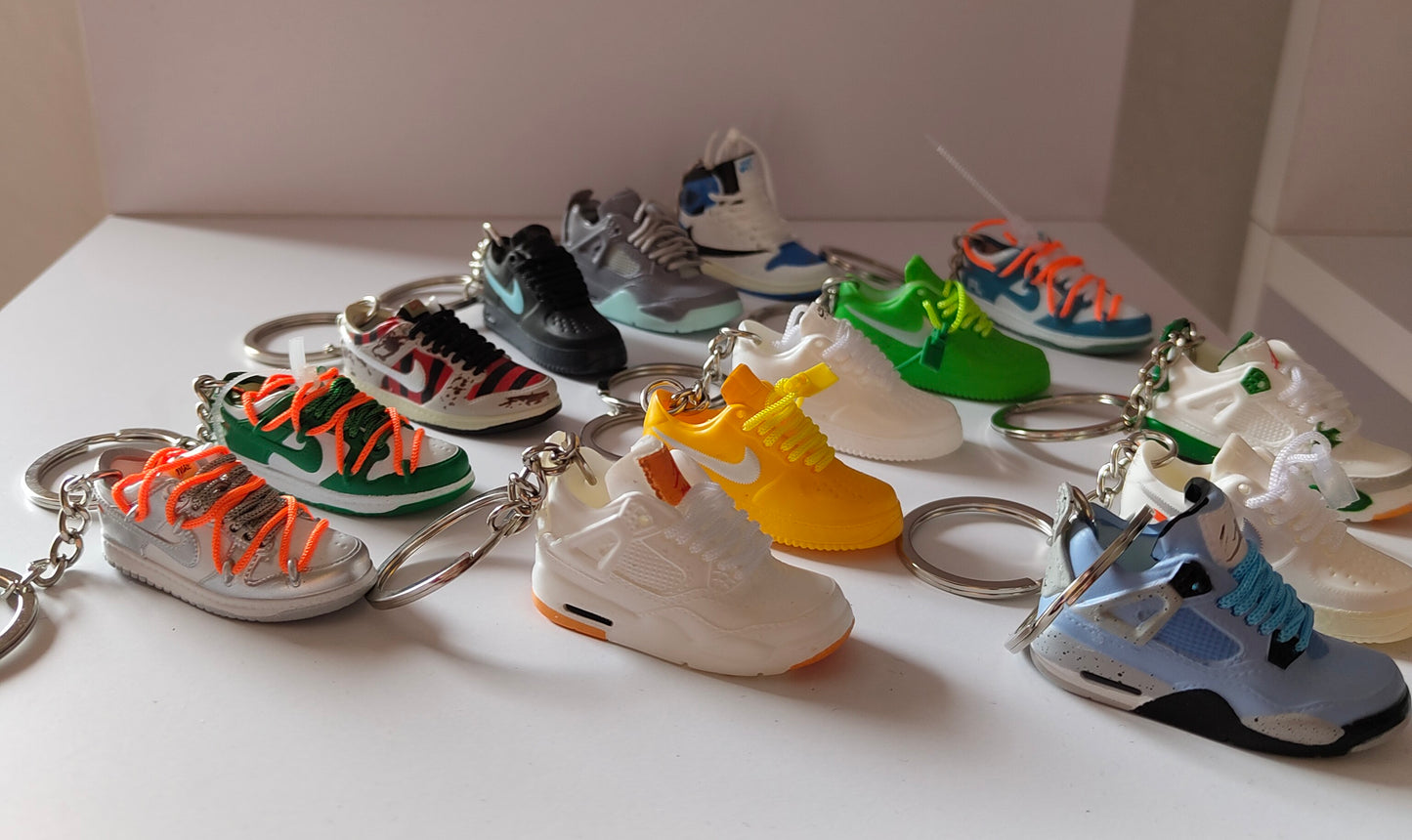Portachiavi Mini Sneakers 3D Modello e Colorazione Random